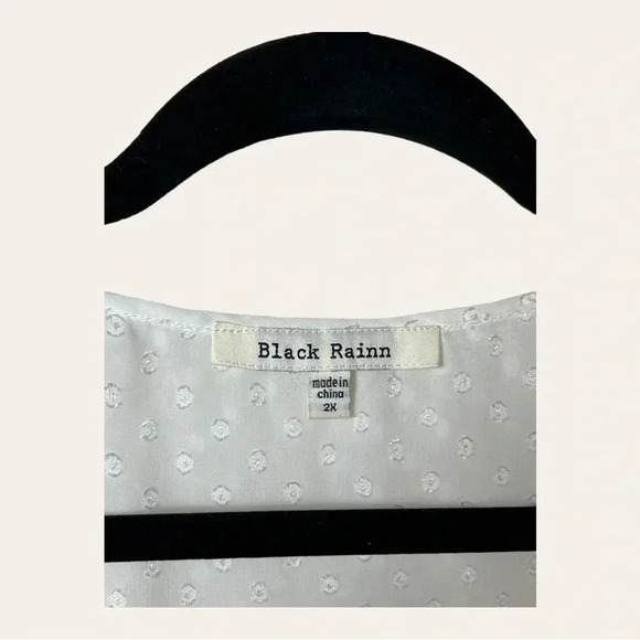 0859. BLACK RAIN WHITE SLEEVELESS TOP SWISS DOTS DETAIL WITH CROCHET FRONT - Picture 5 of 9